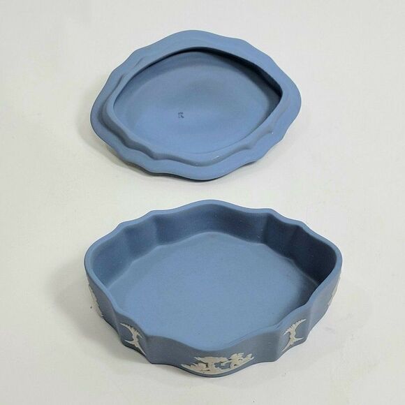 Vintage Wedgwood Jasperware Lidded Trinket Box Cameo Blue Cherubs Chariot - Picture 3 of 11